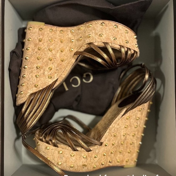 🔥GUCCI Leather Cork Studded Wedge Sandals in Light Bronze - Picture 2 of 4